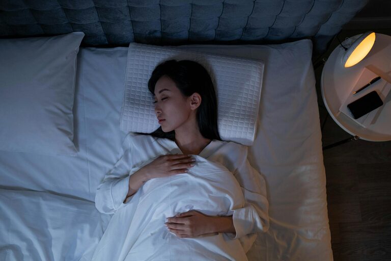 How to Choose the Right Pillow for Better Sleep: A Complete Guide