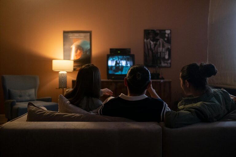 How to Plan a Perfect Screen-Light Evening for Relaxation